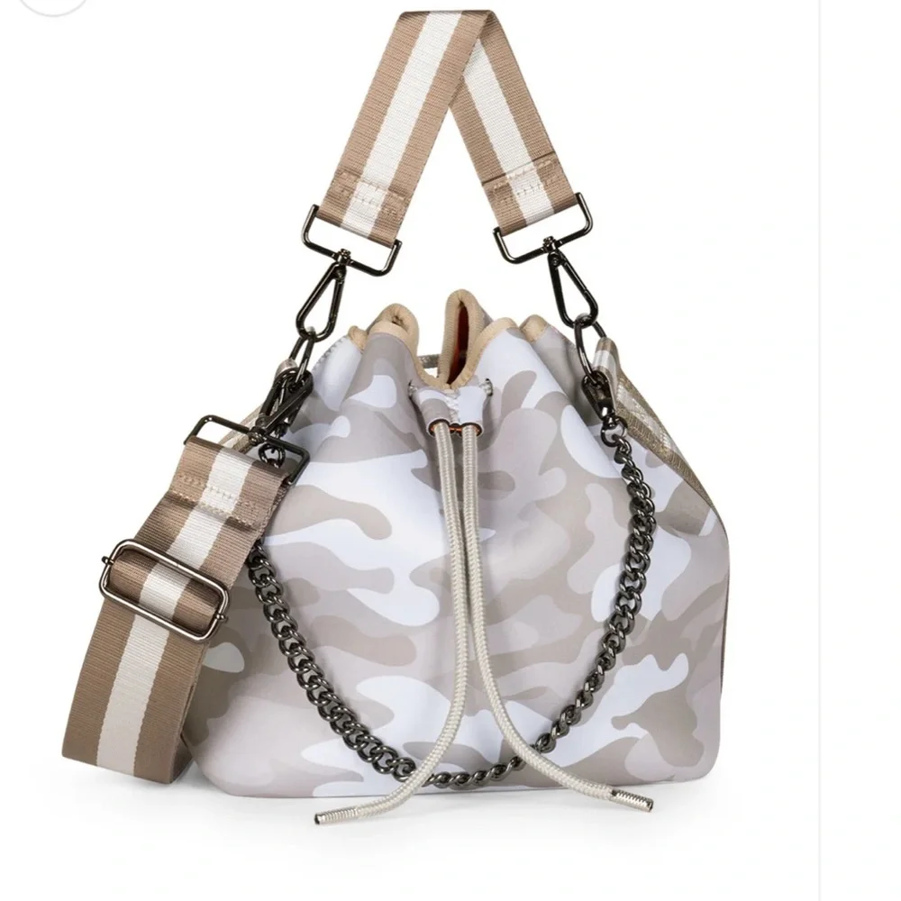 Haute Shore Zoe Sahara Camo Neoprene Bucket Bag Tan Cream With Wristlet - Picture 3 of 5